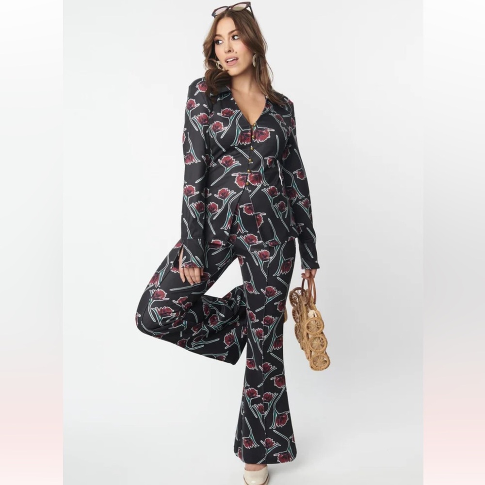 Unique Vintage size medium black and burgundy 2 piece set